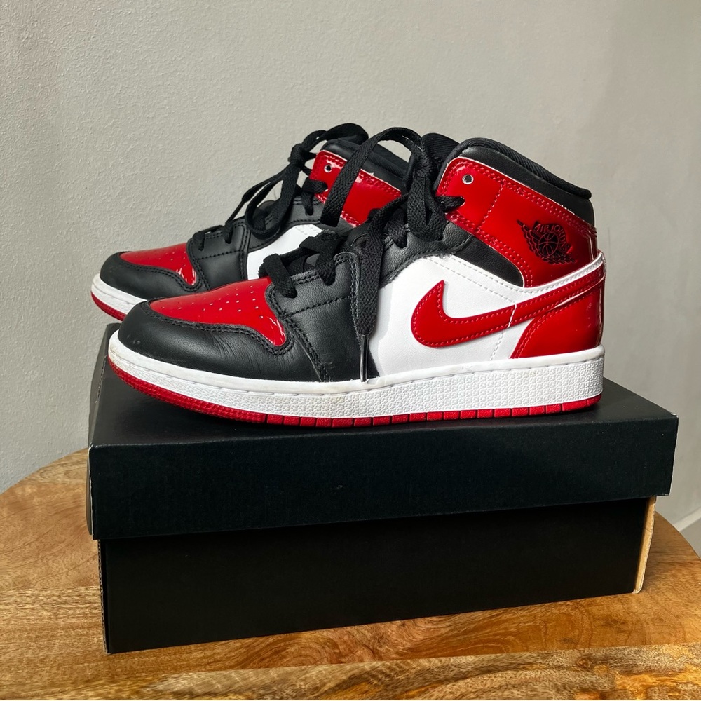 Nike | Jordan Kids' Grade School Air Jordan 1 Mid Basketball Shoes